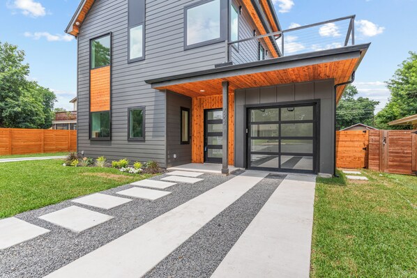 Exterior - Sleek & Stylish New Build (Austin)