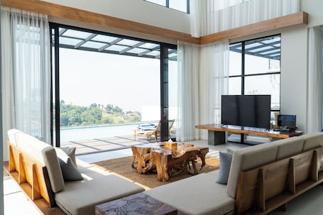 Televisión de pantalla plana. Beverly Hill Mountain View Villa 8BR