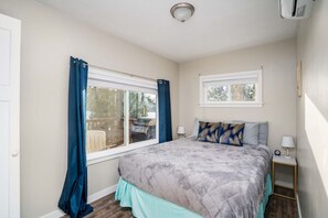 4 bedrooms, desk, iron/ironing board, travel cot