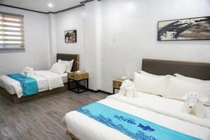 Standard Triple Room | Desk, free WiFi - Lucky Tito Diving Inn Coron (Coron)