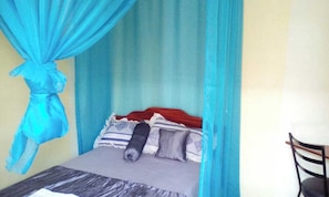 Decoración personalizada, muebles diferentes y wifi gratis