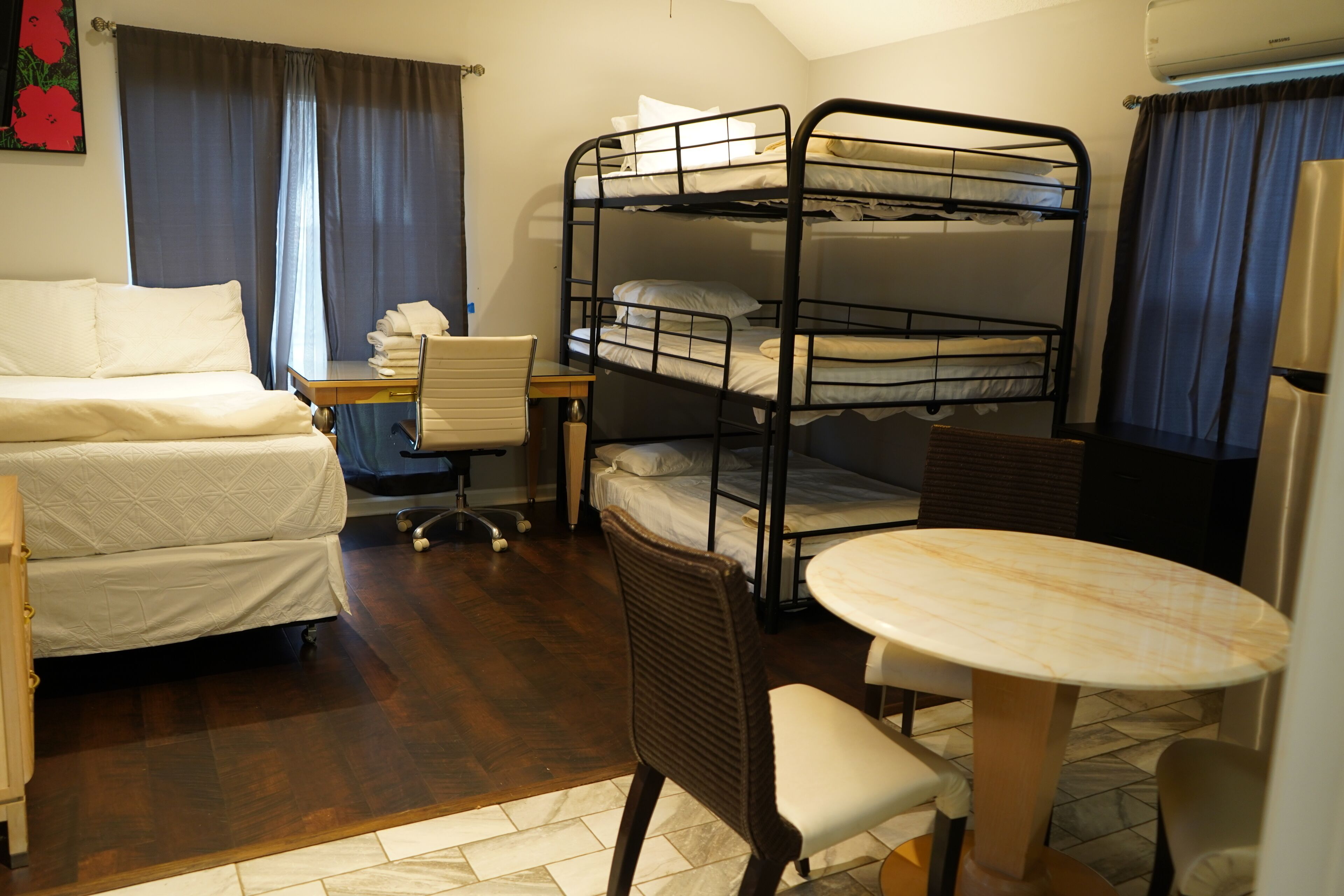 3 Schlafzimmer, Zimmersafe, Schreibtisch, Bügeleisen/Bügelbrett