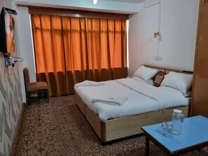 Deluxe Room, Mountain View | Free WiFi - Central Hotel (Pahalgam)