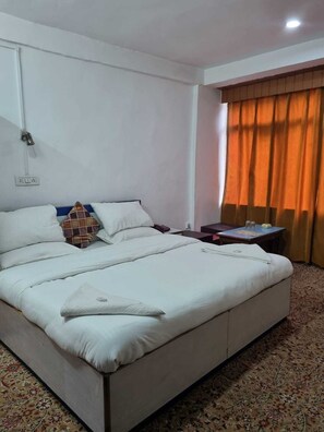 Standard Double Room | Free WiFi - Central Hotel (Pahalgam)