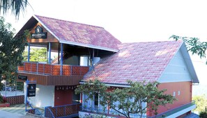 Exterior - Bougainvillea Homestay Munnar (Devikolam)