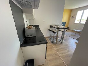 Dining - Sweet Horizon #3 - Stylish T2 Apartment (Meyzieu)