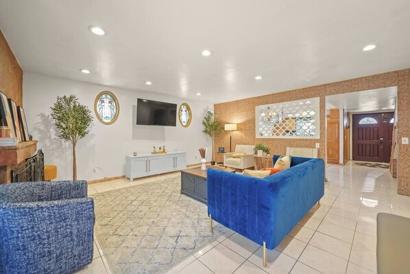 5 bedrooms - 5 BR Jacuzzi Disney Knotts Beach (Norwalk)