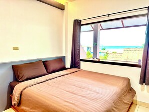 Monolocale Superior, vista mare parziale | Una scrivania, Wi-Fi gratuito, lenzuola