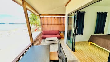 ์๊ทธ๋์ฒ ํ์ฐ์ค, ํด๋ณ ์ ๋ง | ์ฑ
์, ๋ฌด๋ฃ WiFi, ์นจ๋ ์ํธ