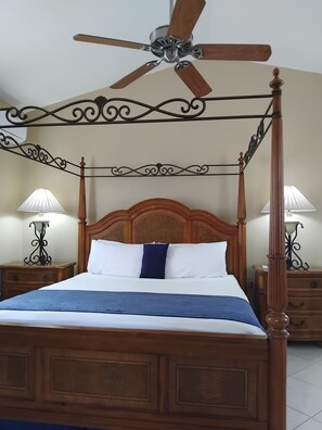 1 chambre, bureau, fer et planche à repasser, Wi-Fi