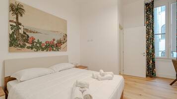 Bureau, fer et planche Ă repasser, accĂšs Internet, draps fournis