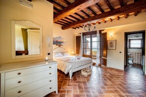 3 chambres, fer et planche à repasser, Wi-Fi, draps fournis