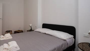 1 Schlafzimmer, BĂŒgeleisen/BĂŒgelbrett, WLAN, BettwĂ€sche