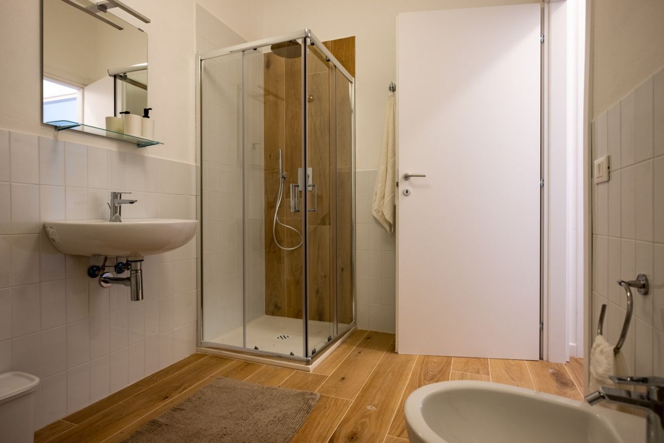 Dusche, Haartrockner, Bidet, Handtücher