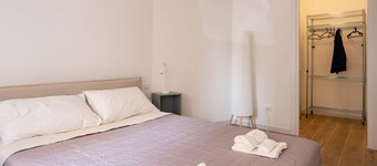 GuestHost - Cozy 55 sqm apartment, for 4 people, located on the ground floor of a modern building. The property is located in a strategic area of ​​Piombino, an ideal starting point for exploring the city and the Tuscan coast. A few minutes from the 