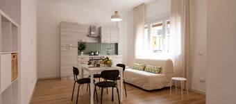 Cozy 40 sqm studio, for 4 people, located on the ground floor of a modern building. The property is located in a strategic area of ​​Piombino, an ideal starting point for exploring the city and the Tuscan coast. A few minutes from the historic center