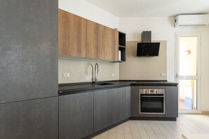 Mikrovågsugn, ugn, spishäll och diskmaskin