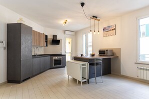 Microwave, oven, stovetop, dishwasher