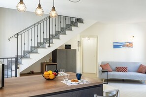 Interior - GuestHost - Livorno Modern Apartment with Balcony! (Livorno)