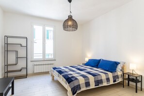 1 bedroom, WiFi - GuestHost - Livorno Modern Apartment with Balcony! (Livorno)