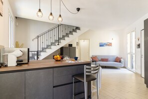 Interior - GuestHost - Livorno Modern Apartment with Balcony! (Livorno)