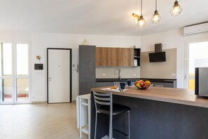 Dining - GuestHost - Livorno Modern Apartment with Balcony! (Livorno)