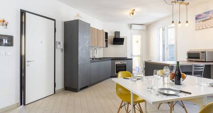 GuestHost - Livorno Modern Apartment with Balcony!