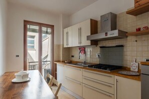 Four, plaque de cuisson, lave-vaisselle, grille-pain