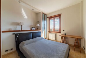 3 habitaciones, tabla de planchar con plancha, wifi y ropa de cama 