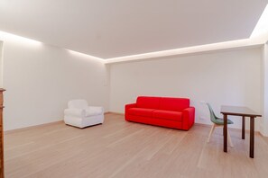 Living area - GuestHost - 80 sqm apartment for 3 people, located on the ground floor (steps required for access). Just a 6-minute drive from Caprafico Beach, the accommodation is in Nervi, one of the most charming districts of Genoa, known for its parks, historic vill (Genova)