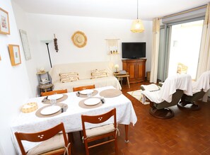 2 Schlafzimmer, Bügeleisen/Bügelbrett, kostenloses WLAN