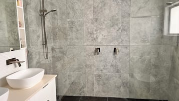 Shower, towels