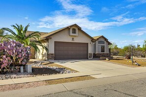 Exterior - 'Coyote Casa' w/ Mtn Views in Tuscon Desert Oasis (Tucson)