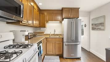 Refrigerador, microondas, parrilla de estufa y lavavajillas