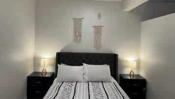 Iron/ironing board, WiFi, bed sheets