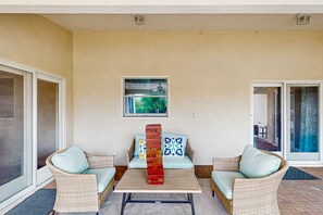 Terrace/patio - Your Perfect Family Escape in Sunny Peoria – Private Pool and Relaxation Awaits (Peoria)