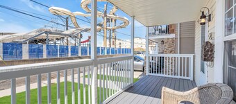 4-Bedroom Beach House Keansburg with AC, WiFi/Front WATERPARK