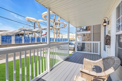 4-Bedroom Beach House Keansburg with AC, WiFi/Front WATERPARK