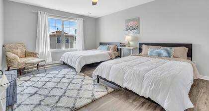 4-Bedroom Beach House Keansburg with AC, WiFi/Front WATERPARK