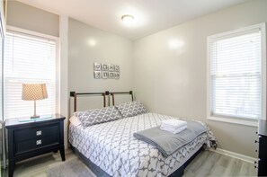 3 dormitorios, tabla de planchar con plancha, wifi gratis y ropa de cama