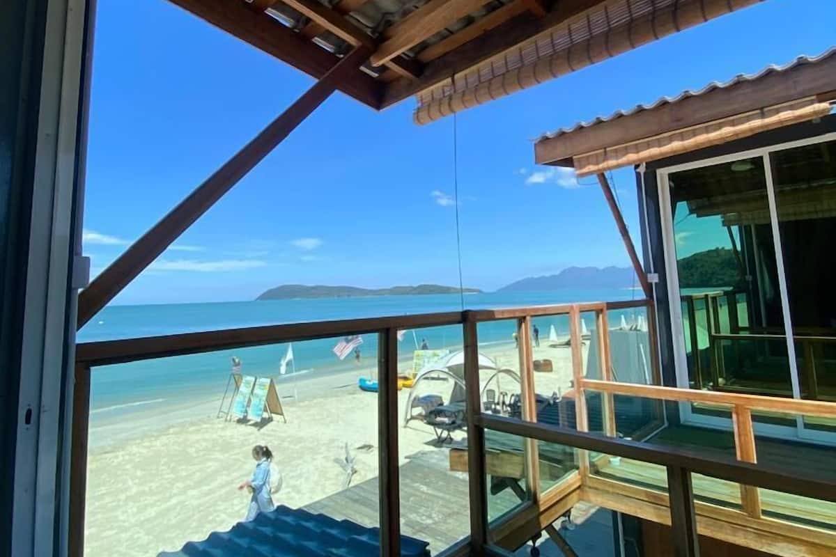 Deluxe Room, Beach View | Terrace/patio