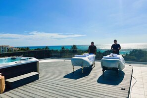 Bain à remous extérieur