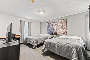 3 slaapkamers, een strijkplank/strijkijzer, gratis wifi, beddengoed