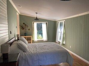 1 bedroom, free WiFi, bed sheets - Charming 1-bedroom house surrounded by trees just outside tranquil Waldport (Waldport)