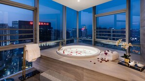 A high-rise hotel room with a large bathtub, city views, and modern decor. - Hangzhou Binjiang Qianchao New Century Hotel (Hangzhou)