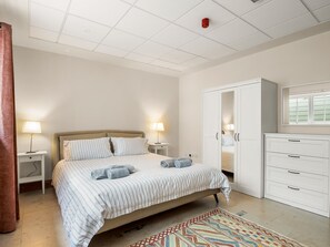 2 bedrooms, iron/ironing board, free WiFi, bed sheets - Chapel Lane Clifden (Clifden)