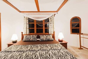 5 bedrooms, iron/ironing board, Internet, bed sheets - Private Villa Watamu (Watamu)
