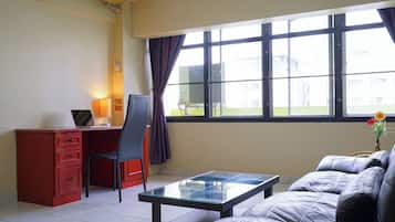 Superior Twin Room, Balcony, Garden View | Living area