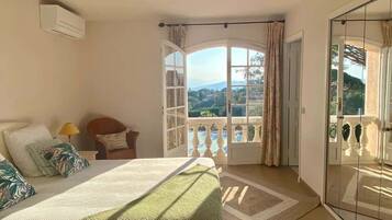 5 bedrooms, iron/ironing board, free WiFi