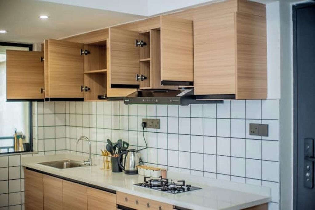 Fridge, microwave, oven, coffee/tea maker